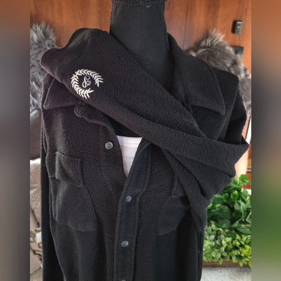 PINK Victoria's Secret Oversized Fleece Button Up - Picture 2 of 8